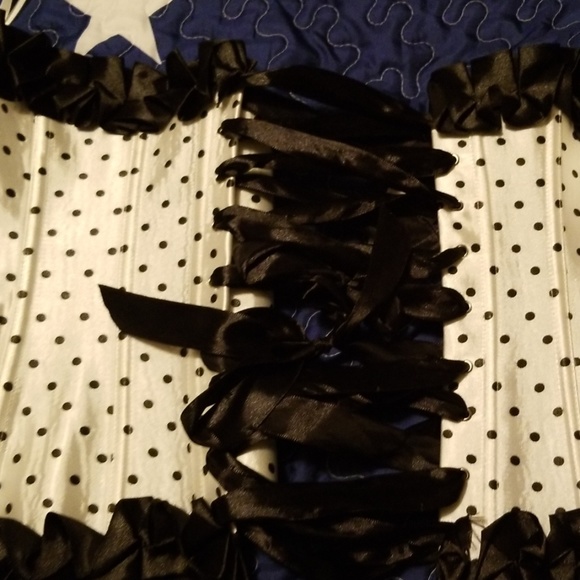 Corset - Picture 4 of 4